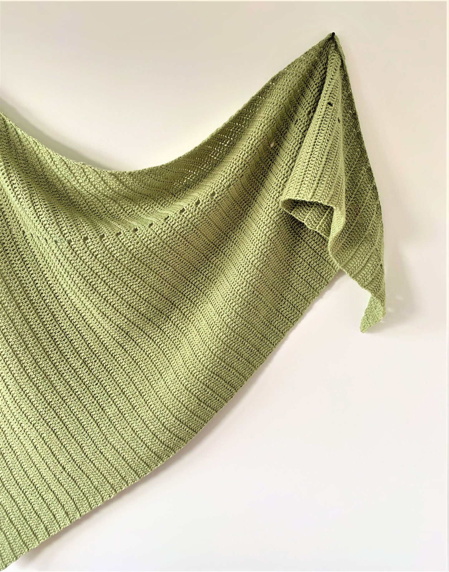 close up of the ada shawl pattern