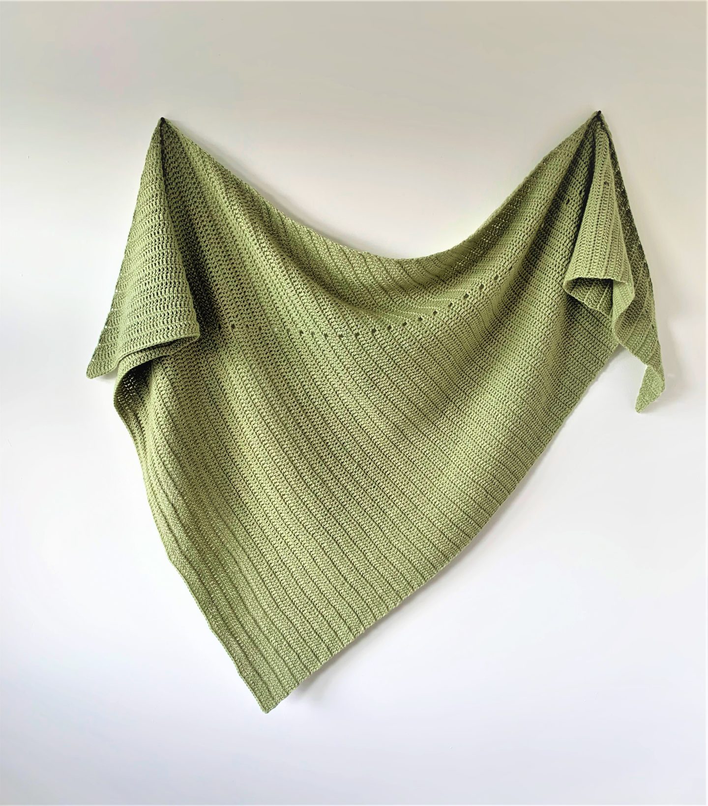 Ada shawl. Free crochet pattern
