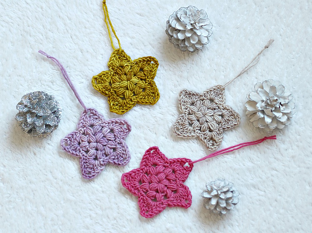 Christmas star ornaments - Free crochet pattern