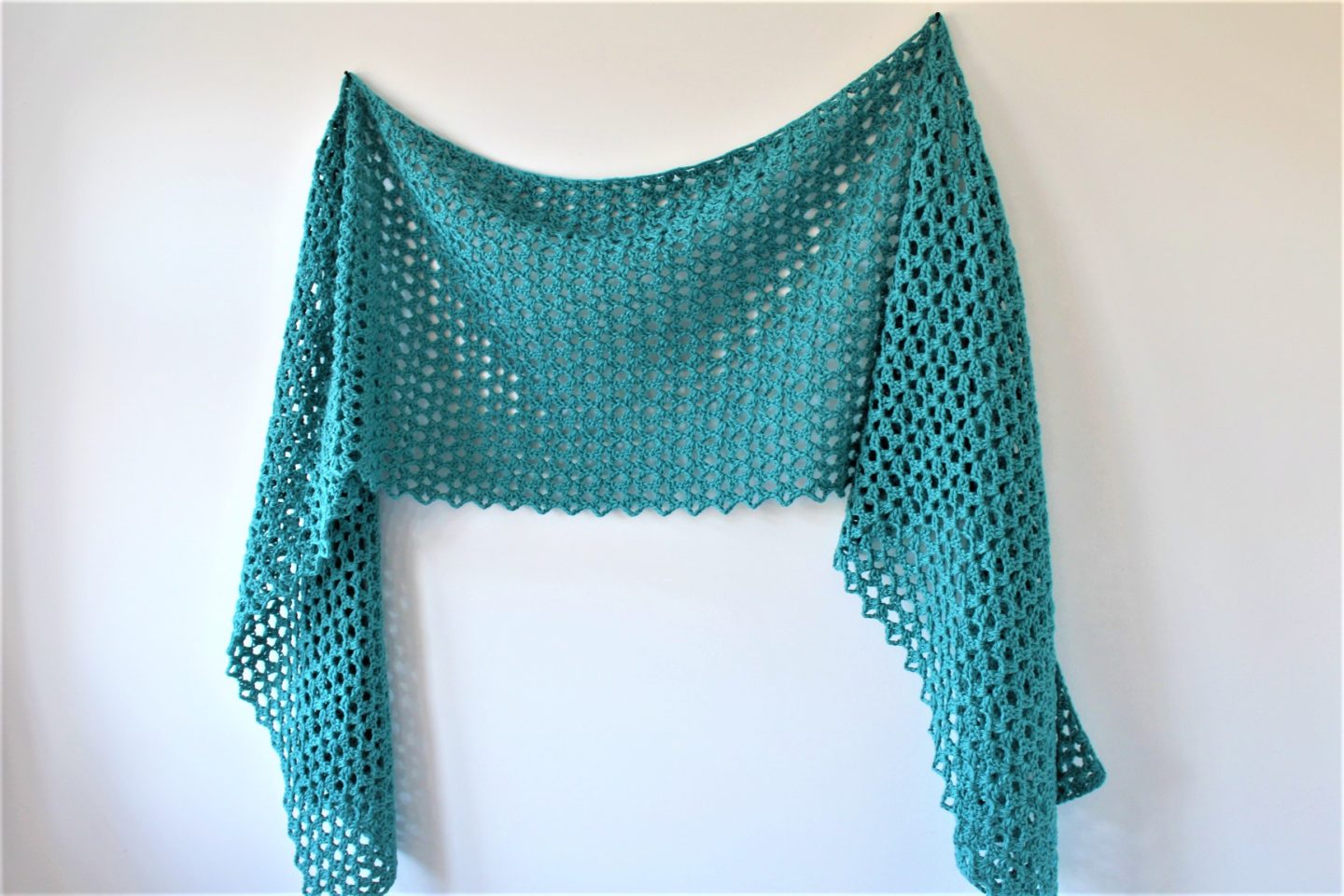 Boux rectangle shawl free crochet pattern