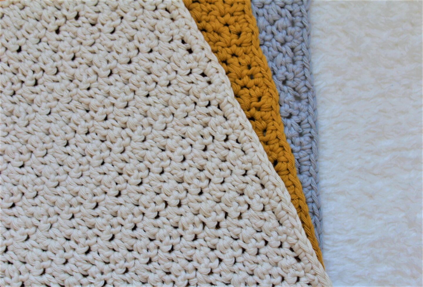 Close up of the whispering pines dishcloth pattern