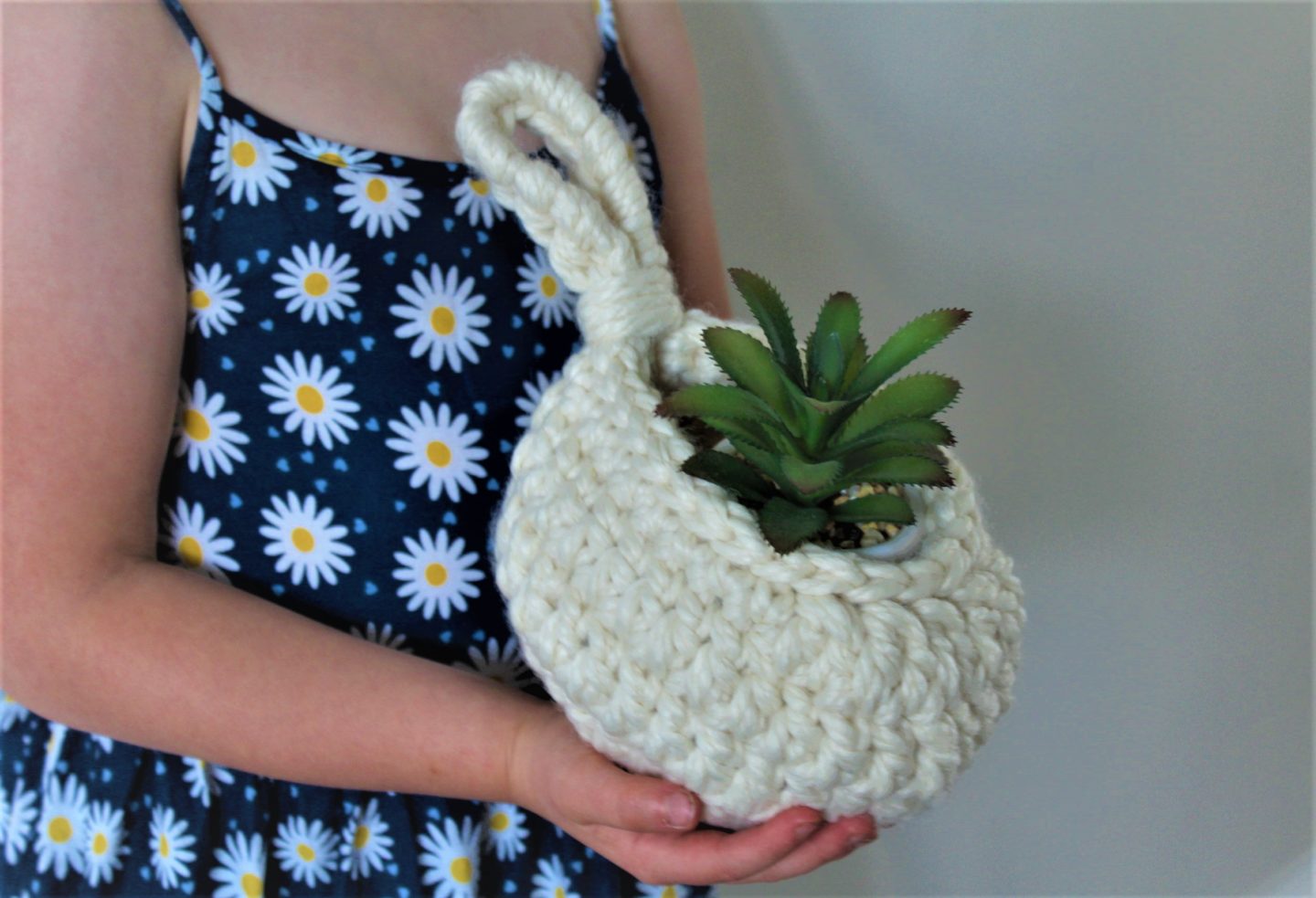 Small Hanging Basket Free Crochet Pattern
