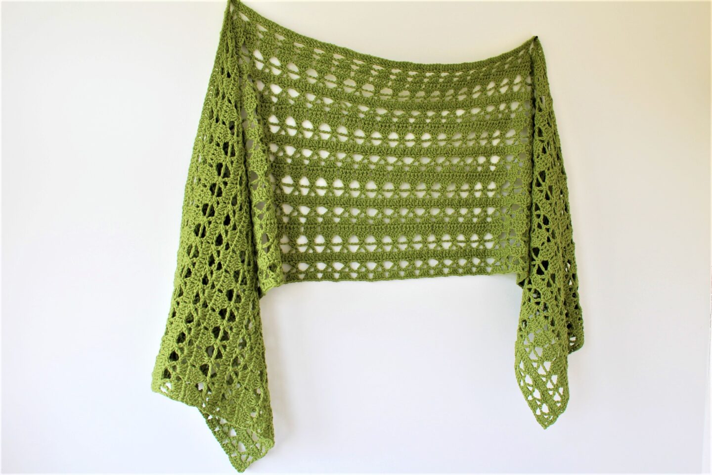 Different angle of the Harlyn shawl