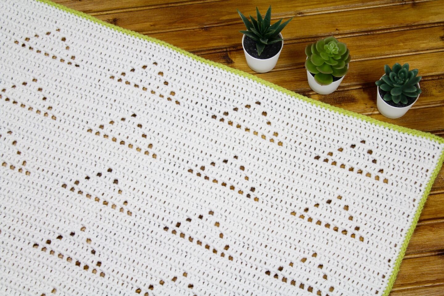 Little Triangles Baby Blanket - Free Crochet Pattern