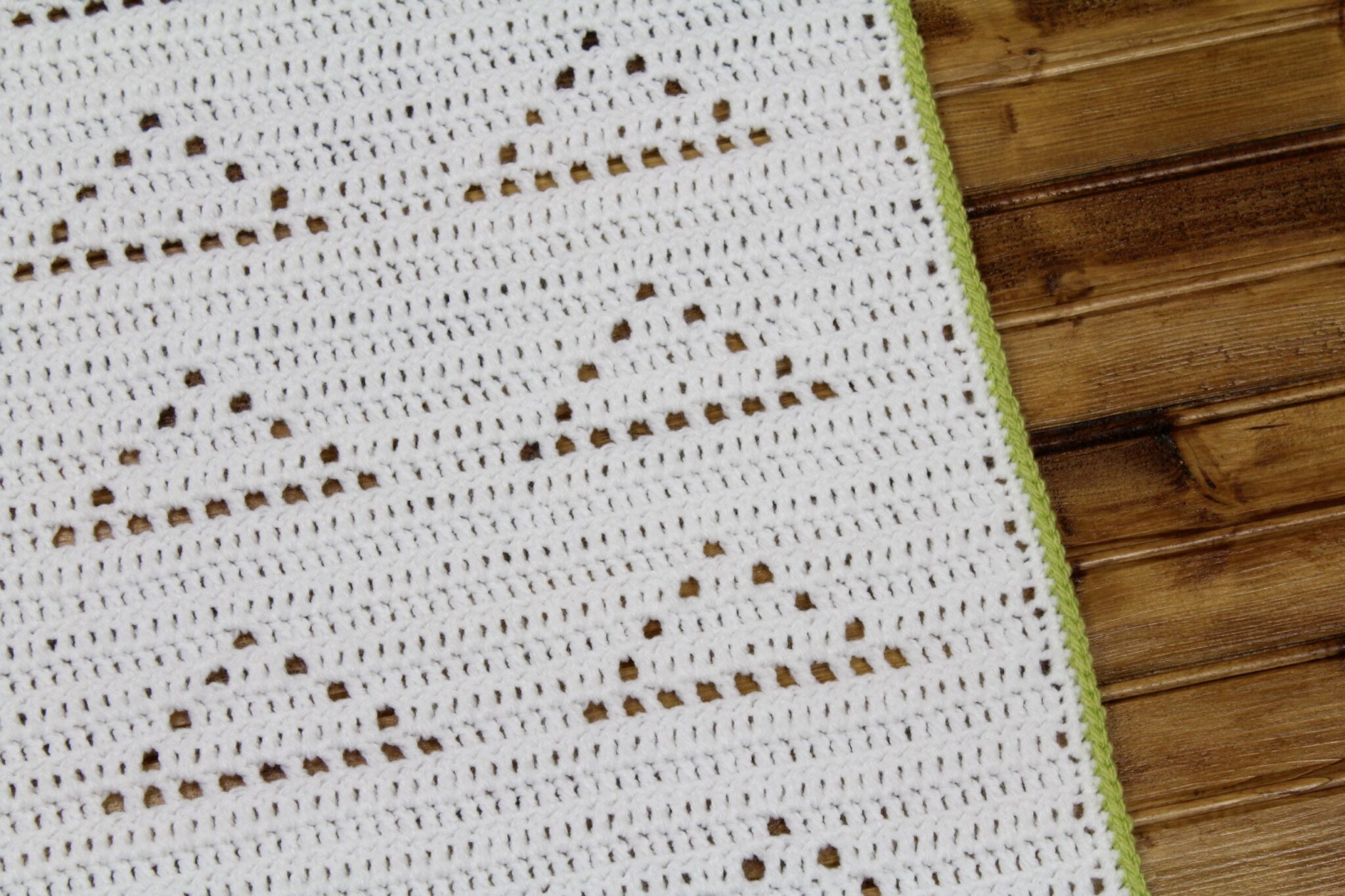 Little Triangles Baby Blanket - Free Crochet Pattern - Truly Crochet