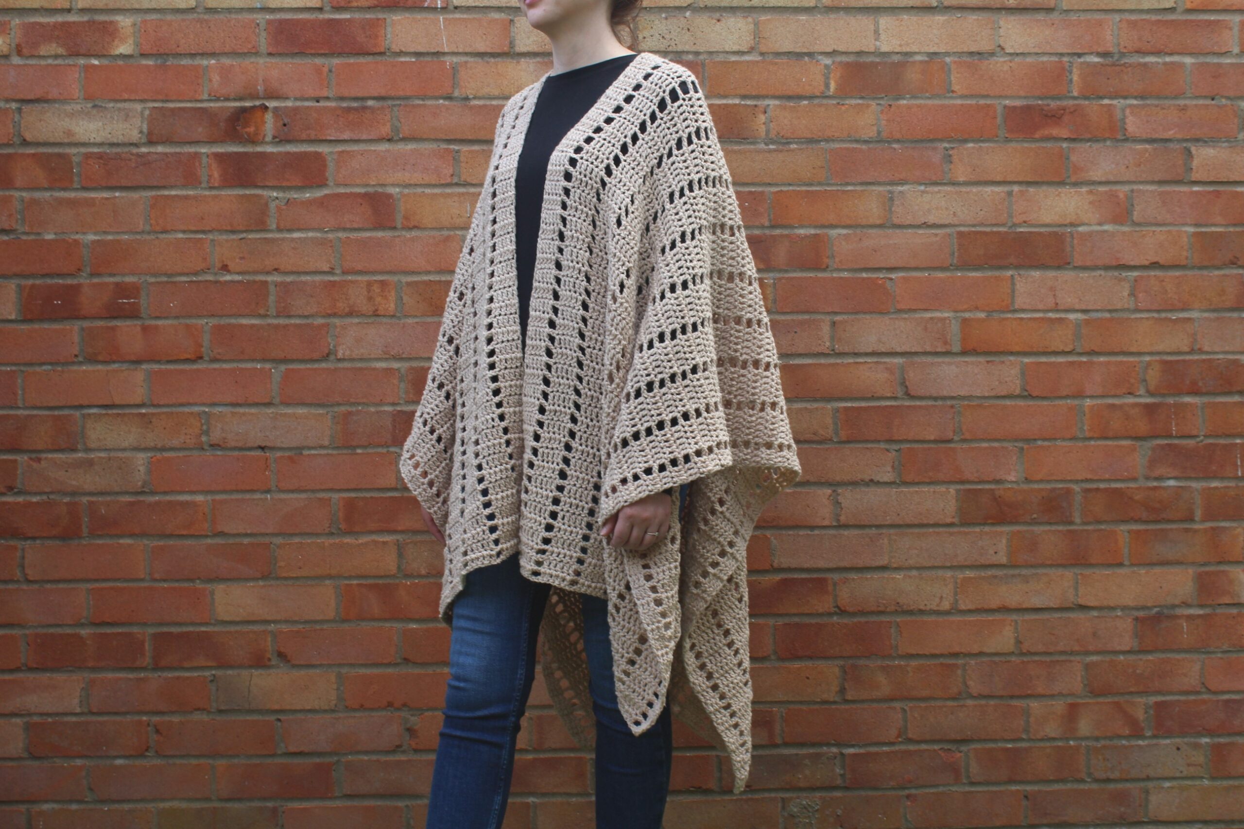 Poncho in 4 Versions Fancy Fur Version Pattern (Crochet) – Lion