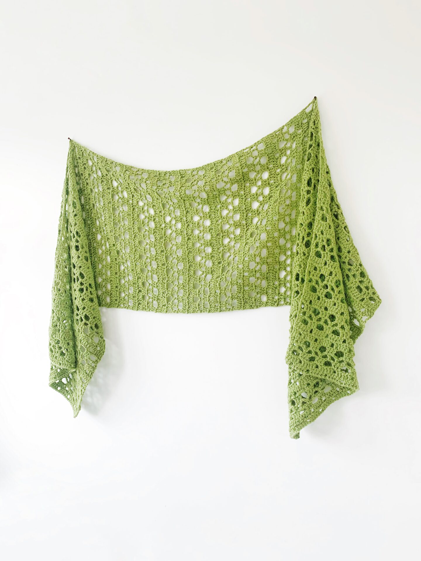 Free Crochet Pattern - Flores Sideways Shawl