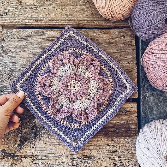 Bloom granny square by Therese Eghult