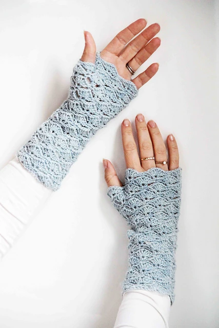 shell stitch fingerless gloves