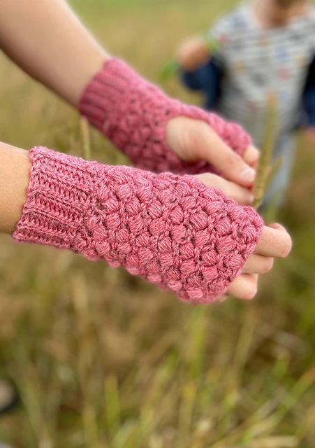 Puff Stitch Gloves