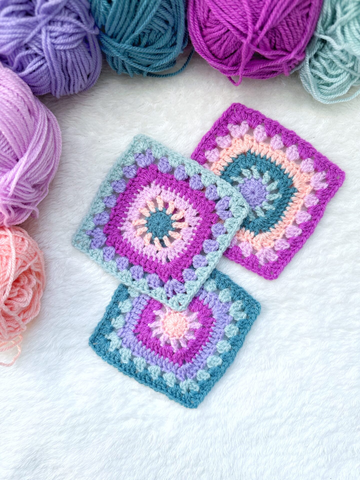 Easy crochet granny square pattern
