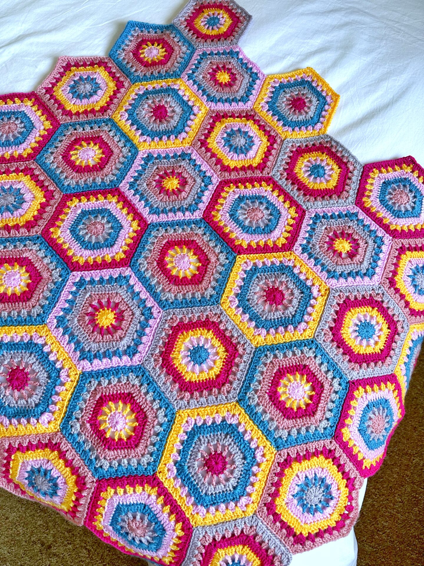 Free Crochet Pattern - Hexagon Crochet Blanket