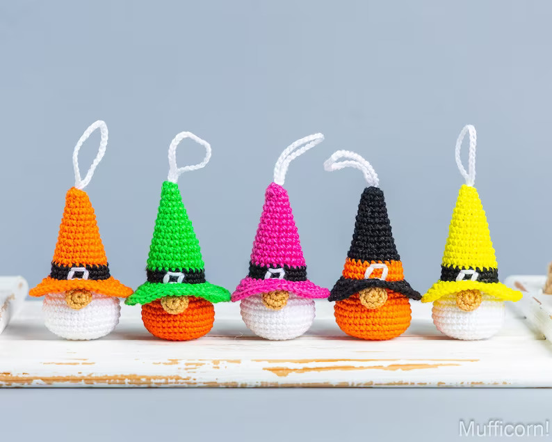 gnome keychains with witch hat