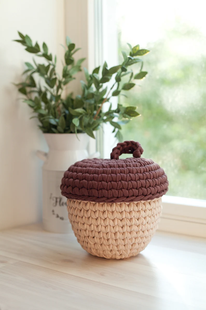 Crochet Projects: 20 Fabulous Crochet Baskets, Lapthrows, and