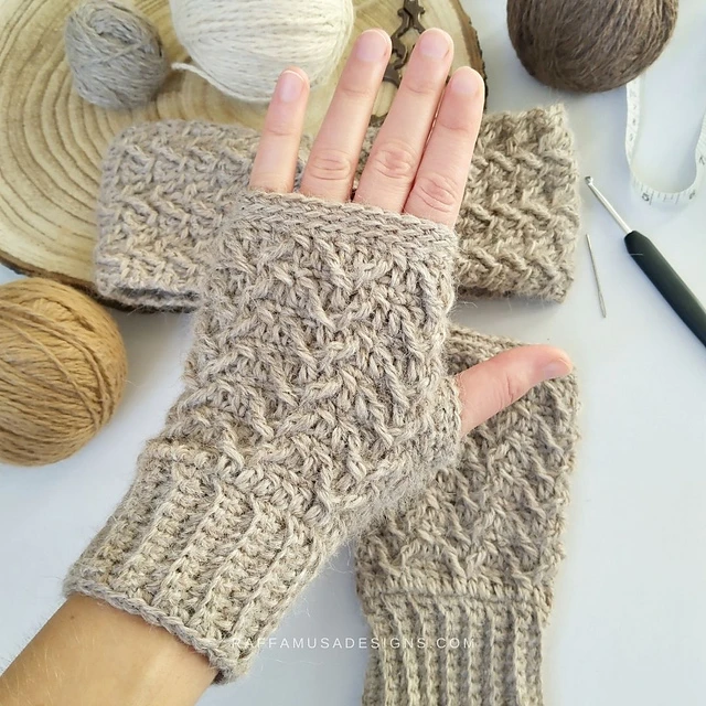 15 Free Crochet Fingerless Gloves Patterns - Sarah Maker