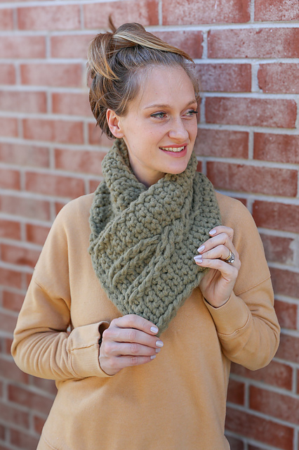 Chunky Cabled Cowl