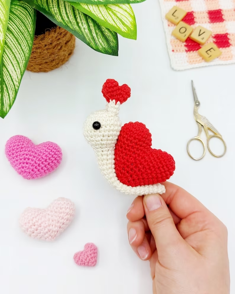Valentine Snail Crochet Pattern